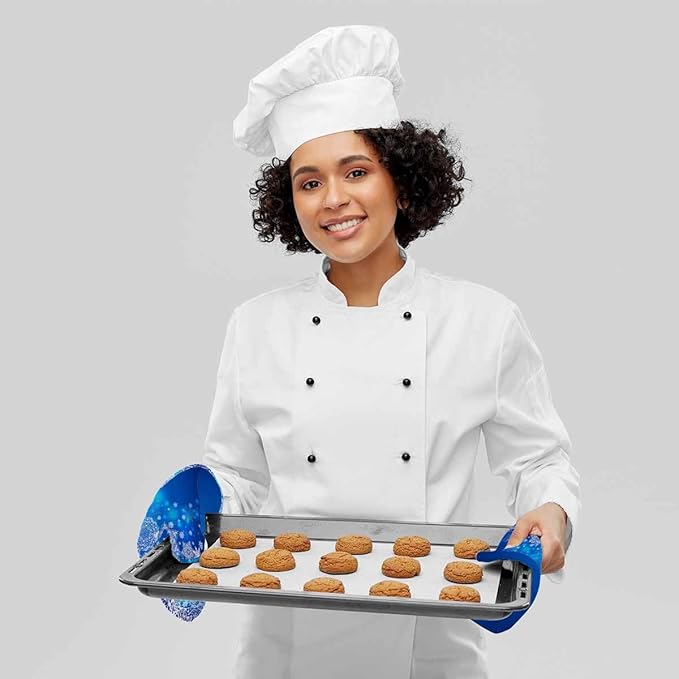 Mxocom Snowflake Oven Mitts and Pot Holders Sets Blue and White Background Silicone Heat Resistant Kitchen Oven Gloves Pot Holder for Cooking
