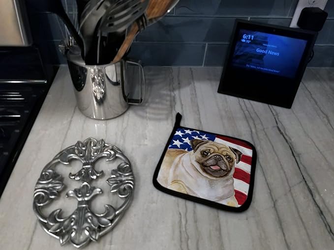 Caroline's Treasures BB9718PTHD Fawn Pug Patriotic Pair of Pot Holders Kitchen Heat Resistant Pot Holders Sets Oven Hot Pads for Cooking Baking BBQ, 7 1/2 x 7 1/2