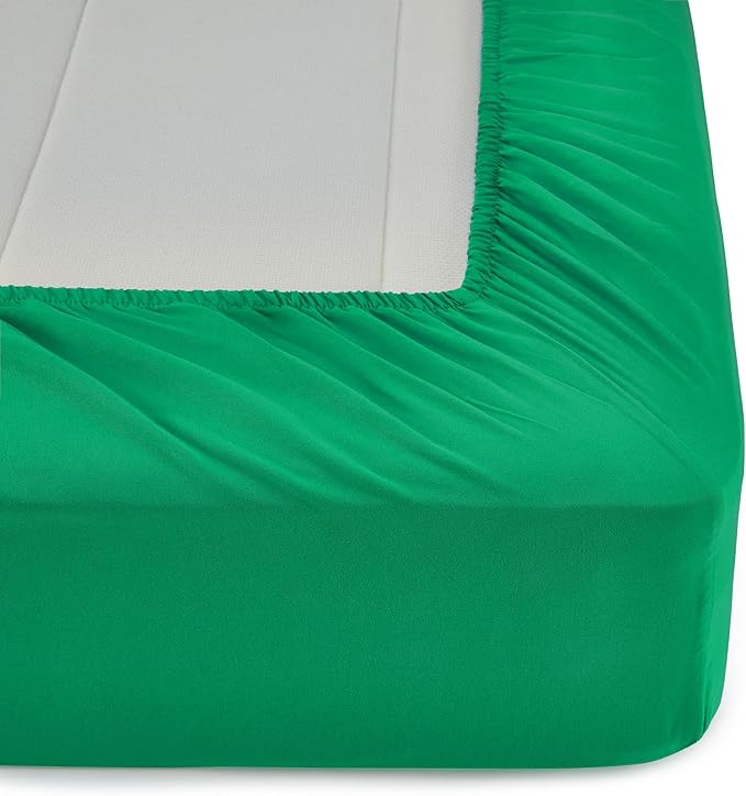 Amazon Basics 5-Piece Soft Microfiber Kid's Bed-in-a-Bag Bedding Set, Twin, Green, Solid