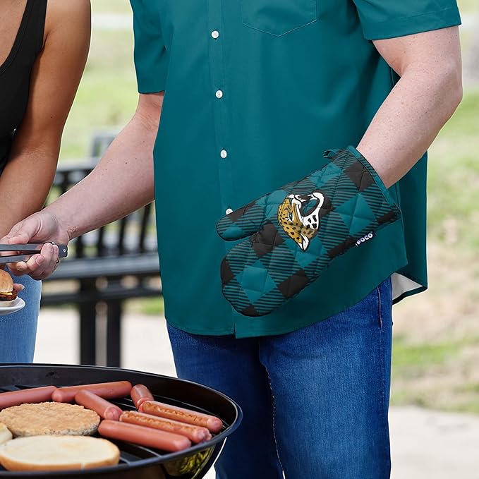 FOCO NFL Unisex-Adult NFL Team Logo Grilling Cooking Chef Gear - Oven Mitt