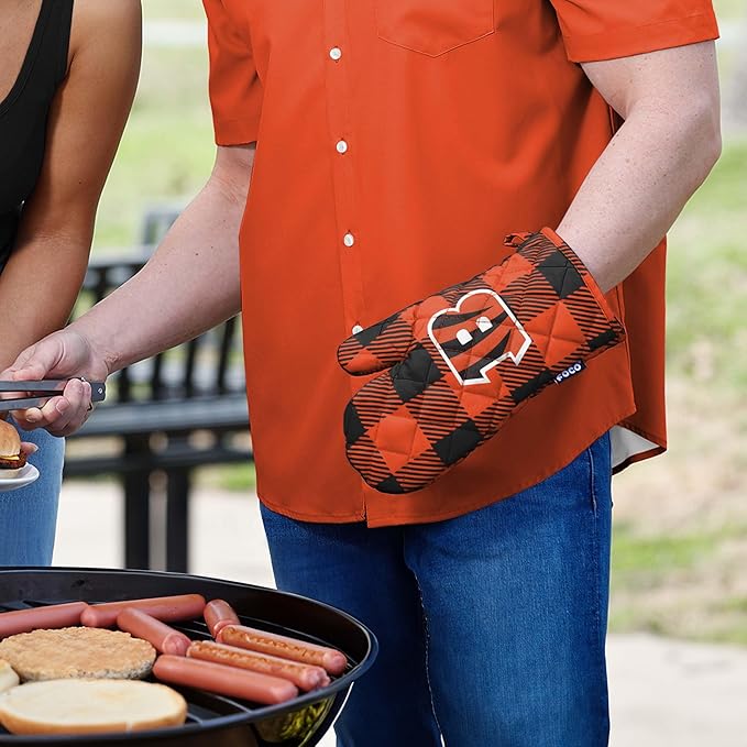 FOCO NFL Unisex-Adult NFL Team Logo Grilling Cooking Chef Gear - Oven Mitt