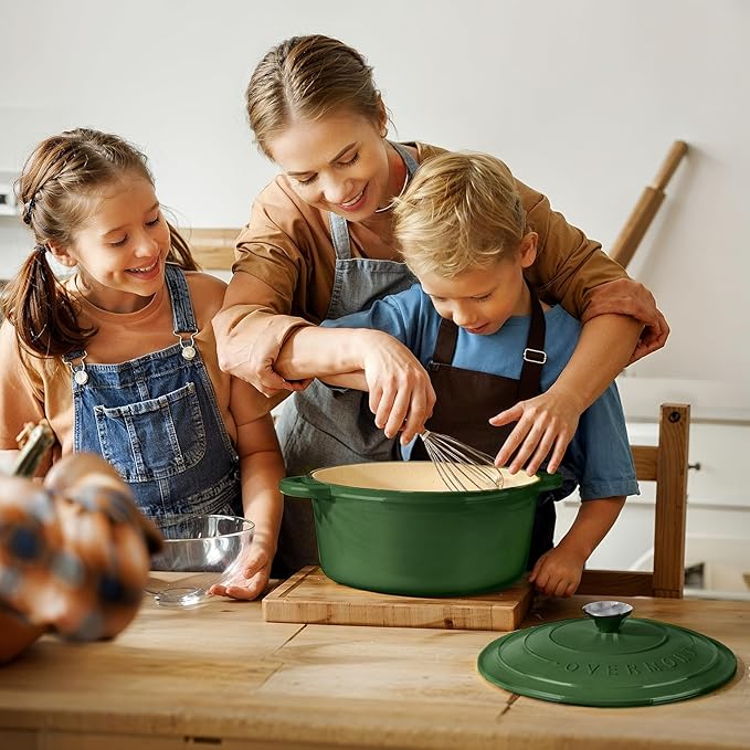 Overmont Enameled Cast Iron Dutch Oven - 5.5QT Pot with Lid Cookbook & Cotton Potholders - Heavy-Duty Cookware for Braising, Stews, Roasting, Sourdough Baking Glossy Green