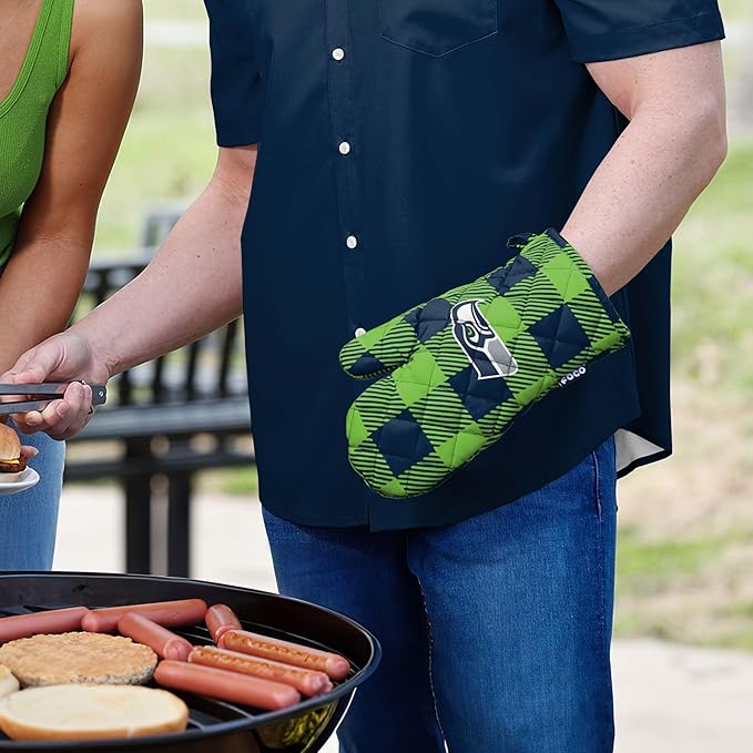 FOCO NFL Unisex-Adult NFL Team Logo Grilling Cooking Chef Gear - Oven Mitt
