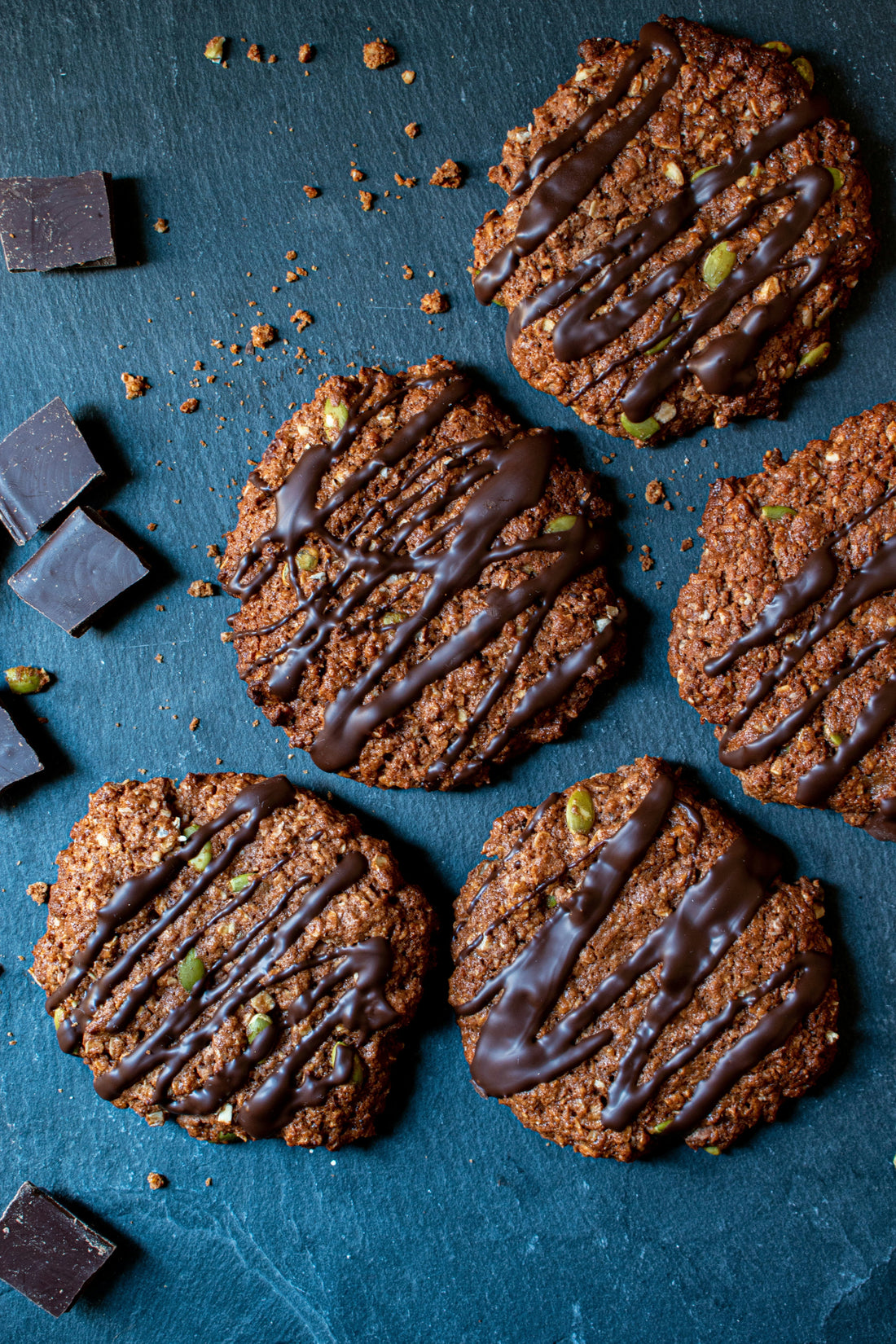 “The Hidden Reason Cookies Stick to the Tray — And the Cleaning Method No One Told You About”