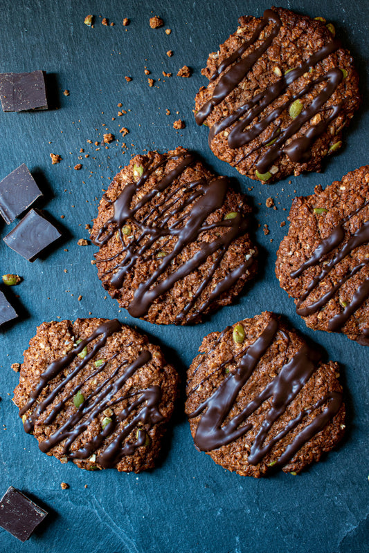 “The Hidden Reason Cookies Stick to the Tray — And the Cleaning Method No One Told You About”