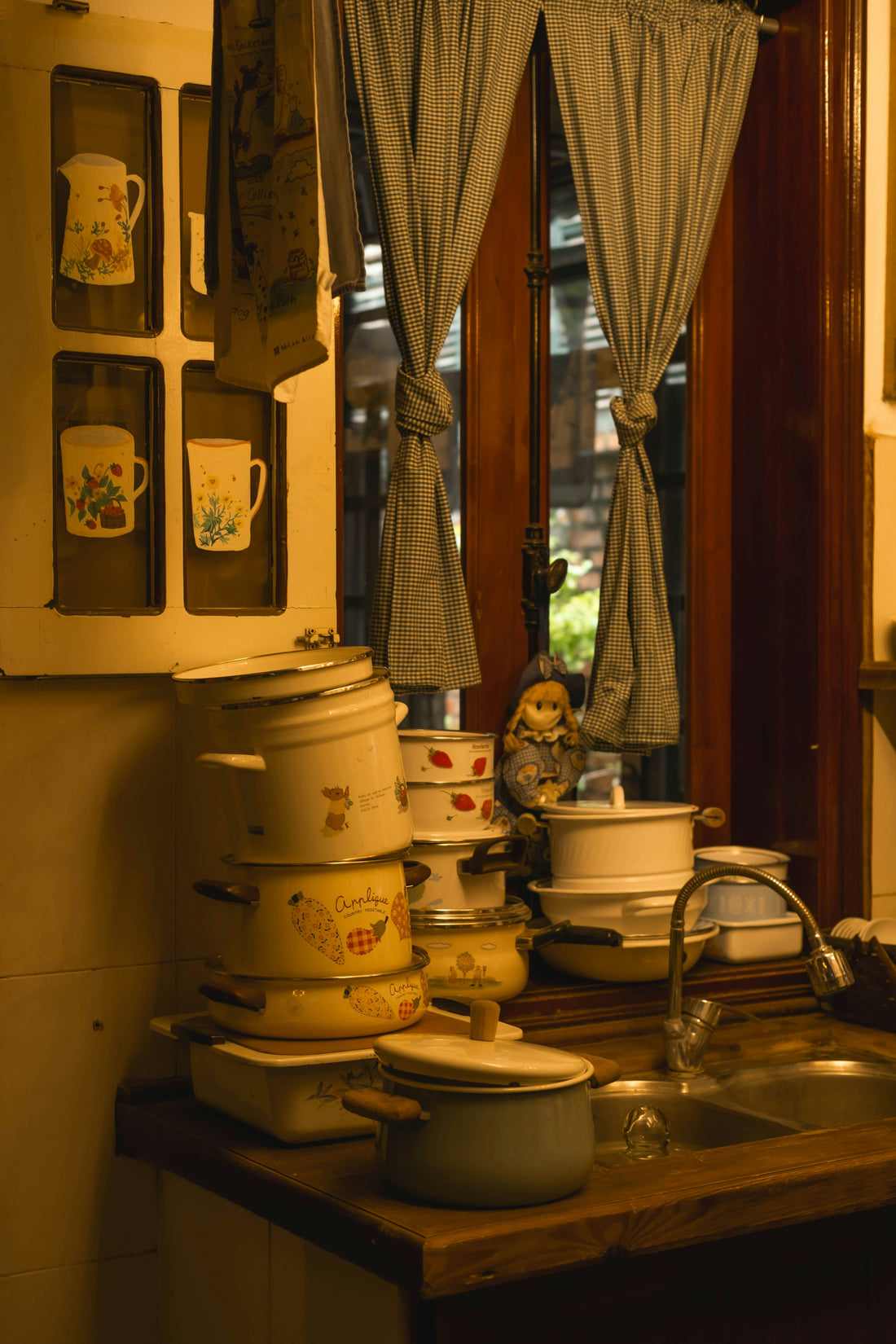 How to Keep the Area Around Your Sink Clean and Odor-Free