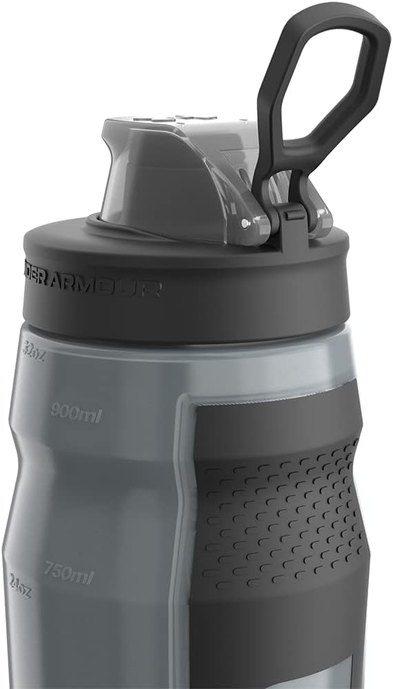 Under Armour 32oz Playmaker Squeeze Water Bottle | Squeeze