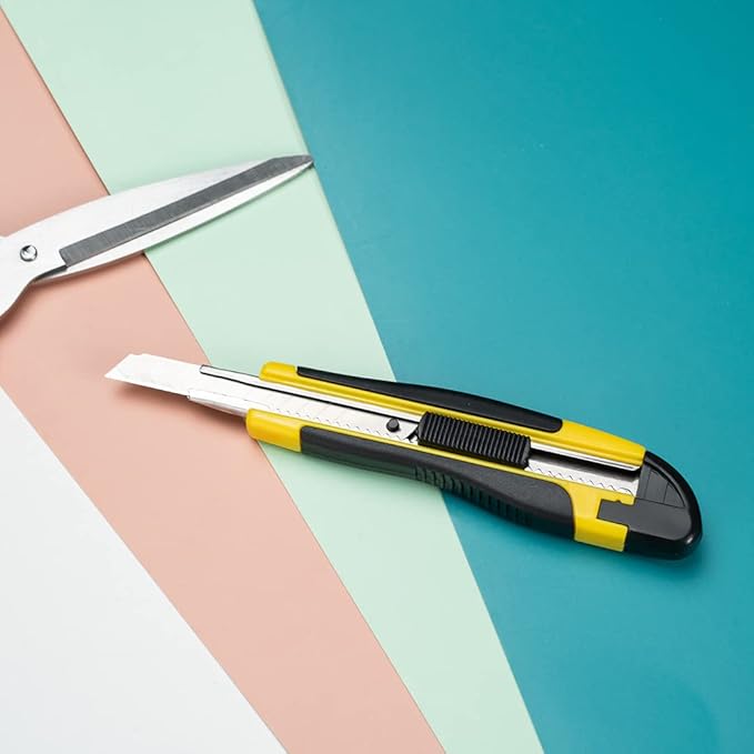 Handy Tek 5.3 Inch Blade Knives, 4 Retractable Utility Knives - Snap Off Blade, Built-In Lock, Yellow Plastic Breakaway Knives, Heavy Duty, Sharp Blade - Restaurantware
