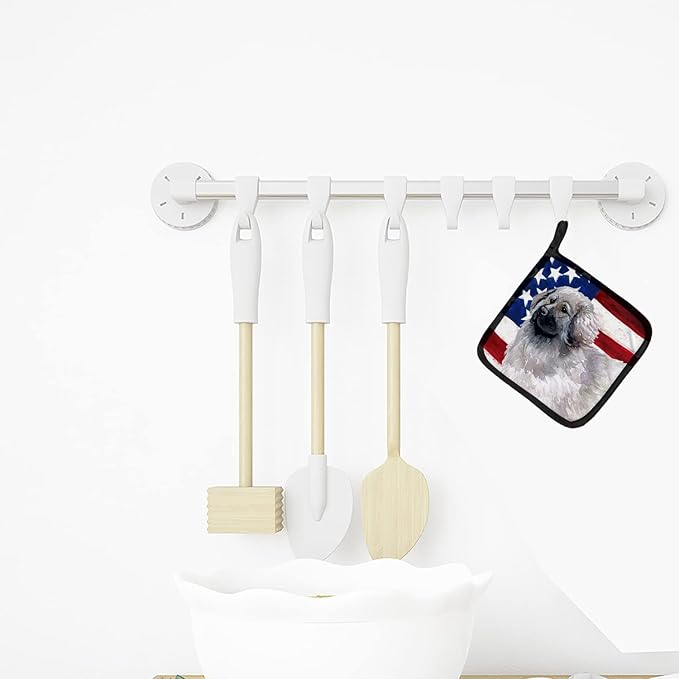 Caroline's Treasures BB9673PTHD Moscow Watchdog Patriotic Pair of Pot Holders Kitchen Heat Resistant Pot Holders Sets Oven Hot Pads for Cooking Baking BBQ, 7 1/2 x 7 1/2