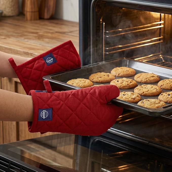 Encasa XO Heat Resistant 100% Cotton Oven Glove & Potholder Set with Loop, Kitchen Cooking Mittens, Microwave Safe Hot Pads (Red)