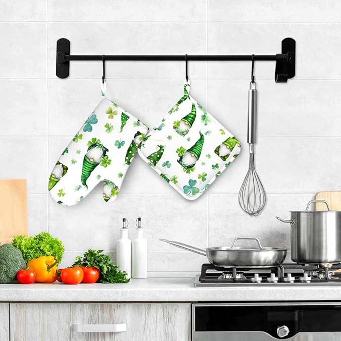 Mxocom Lucky Clover Leaves Oven Mitt and Pot Holder with Silicone St Patrick Day Gnomes Green Hat Watercolor Cartoon Dwarf Plant Heat Resistant Kitchen for Cooking BBQ Baking Grilling Spring