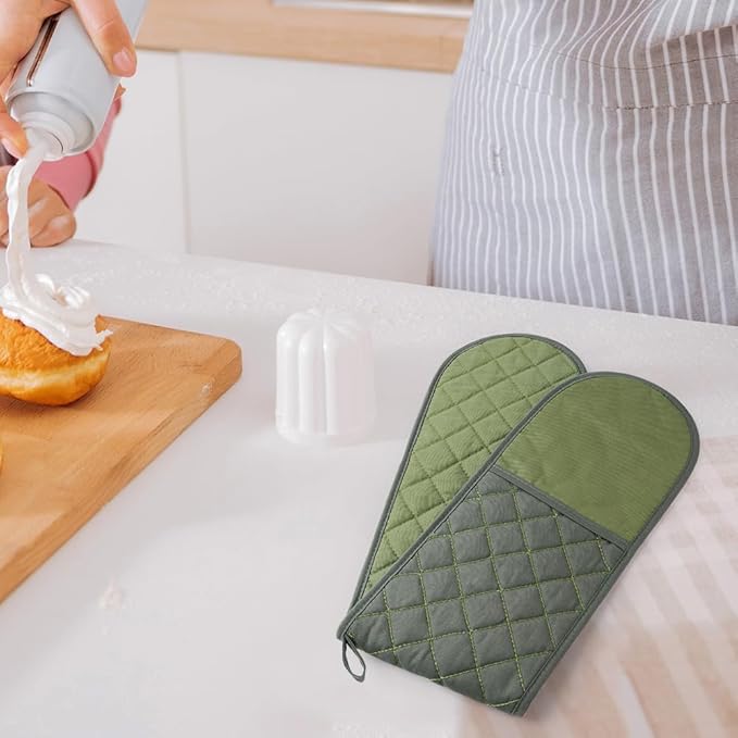 AUAUY Green Double Oven Mitts, 250°C/482°F Heat Resistant BBQ Mittens with Ropes, Silicone Non-Slip Design Kitchen Mittens, Cooking Glove Kitchen Accessories for Cooking Baking Grilling
