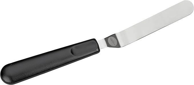 Wilton 9 Inch Frosting Spatula with A Stainless Steel Angled Spatula And Ergonomic Handle, Black Baking Spatula