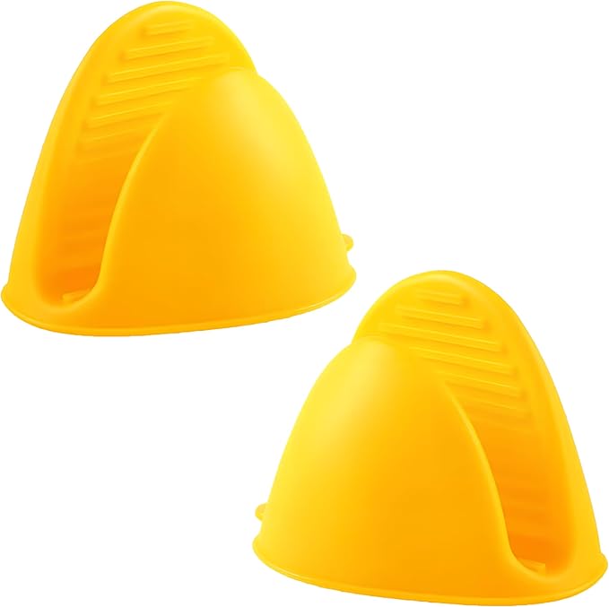 1 Pair Yellow,Mini Silicone Oven Gloves, Mini Finger Protector Pot Holder for Kitchen,Cooking,Baking,BBQHeat Resistant Gloves，can be Washed in the Dishwasher
