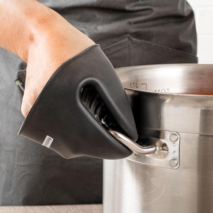 Restaurantware Comfy Grip 4.3 x 3.5 x 4.2 Inch Mini Oven Mitt Pot Holders 1 Food-Grade Finger Mitt Set - 2-Piece Set Oven-Ready Up To 446F Black Silicone Pinch Mitts Ribbed Texture Dishwashable