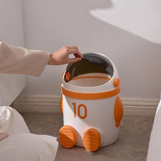 Sylfaen Astronaut Trash Can Wastebasket, 12 Liter / 3.2 Gallon Bathroom Garbage Can with Lid, Garbage Can for Kids, Cute Trash Can for Bedroom, Kids Room, Bathroom, Living Room (Orange)