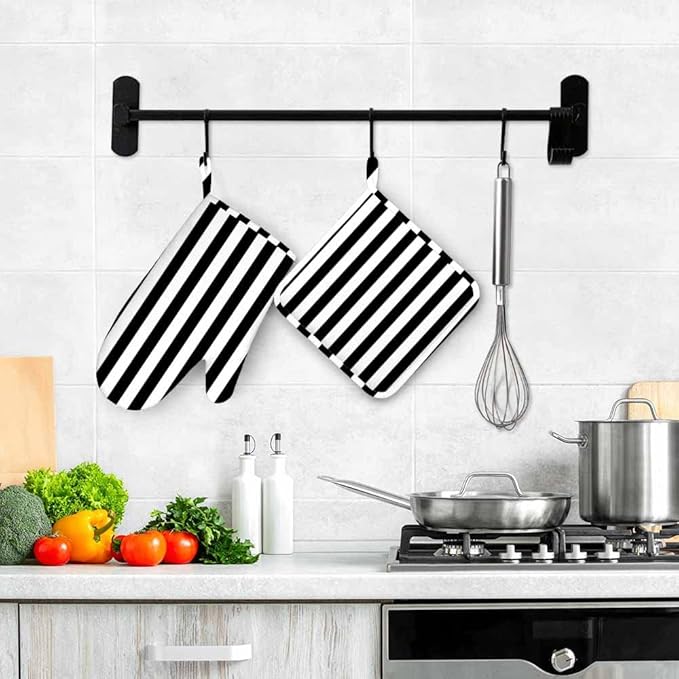 Mxocom Vertical Black Strip Oven Mitts and Pot Holders Sets Black White Silicone Heat Resistant Kitchen Oven Gloves Pot Holder for Cooking