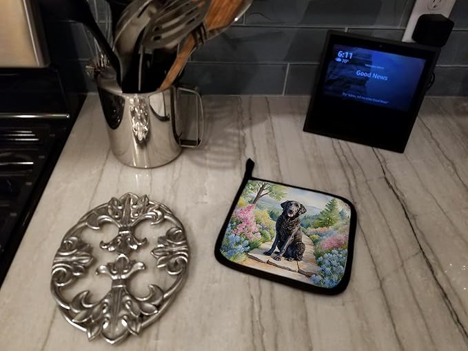 Caroline's Treasures Curly-Coated Retriever Spring Path Pair of Pot Holders Kitchen Heat Resistant Pot Holders Sets Oven Hot Pads for Cooking Baking BBQ, 7 1/2 x 7 1/2