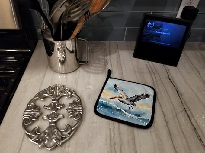 Caroline's Treasures Pelican Soaring Pair of Pot Holders Kitchen Heat Resistant Pot Holders Sets Oven Hot Pads for Cooking Baking BBQ, 7 1/2 x 7 1/2