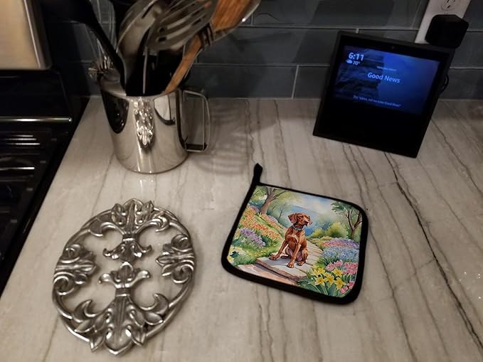 Caroline's Treasures Vizsla Spring Path Pair of Pot Holders Kitchen Heat Resistant Pot Holders Sets Oven Hot Pads for Cooking Baking BBQ, 7 1/2 x 7 1/2