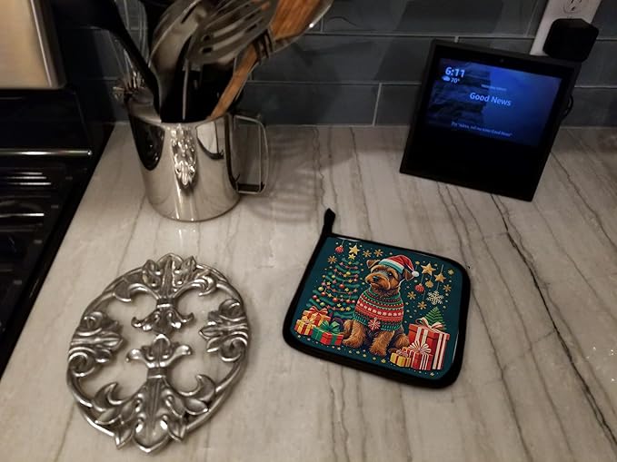 Caroline's Treasures Welsh Terrier Christmas Pair of Pot Holders Kitchen Heat Resistant Pot Holders Sets Oven Hot Pads for Cooking Baking BBQ, 7 1/2 x 7 1/2
