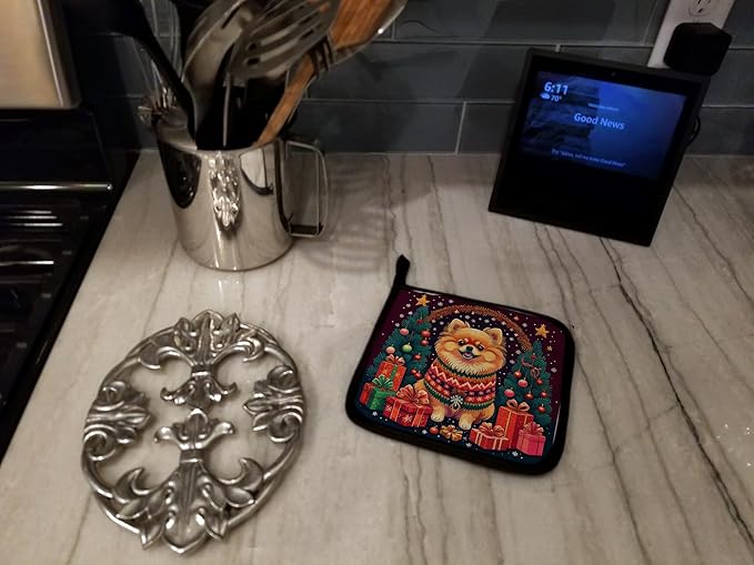 Caroline's Treasures Pomeranian Christmas Pair of Pot Holders Kitchen Heat Resistant Pot Holders Sets Oven Hot Pads for Cooking Baking BBQ, 7 1/2 x 7 1/2