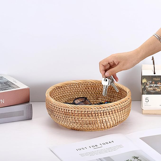 Key Basket for Entryway Table 9.3" Round Wicker Basket Tray Rattan Key Holder Handwoven Decorative Serving Tray for Keys Wallet Cell Phone Fruit Candy Cracker