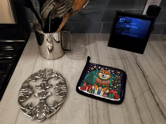 Caroline's Treasures Akita Christmas Pair of Pot Holders Kitchen Heat Resistant Pot Holders Sets Oven Hot Pads for Cooking Baking BBQ, 7 1/2 x 7 1/2