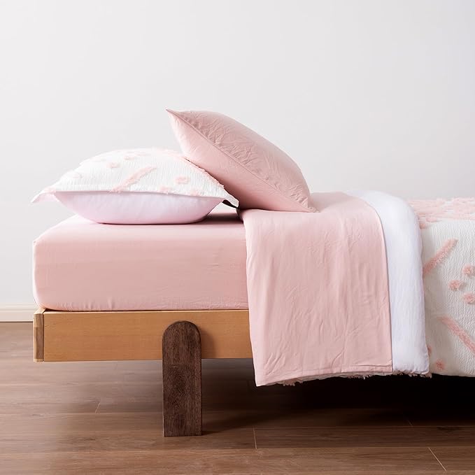 Amazon Basics Kids' Pink Bedding Set, 5-Piece Jacquard Microfiber Bed-in-a-Bag with Comforter, Fitted Sheet, Flat Sheet, Pillowcase, Pillow Sham, Deep Pocket 16", All-Season, Pink Tufted, Twin