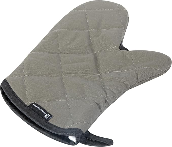 Restaurantware 13.7 x 8 Inch Heavy-Duty Oven Mitt 1 Flame Retardant Kitchen Glove - With Thumb Guard Hanging Loop Gray Cotton Quilted Oven Mitts Heat-Resistant For Cooking And Baking