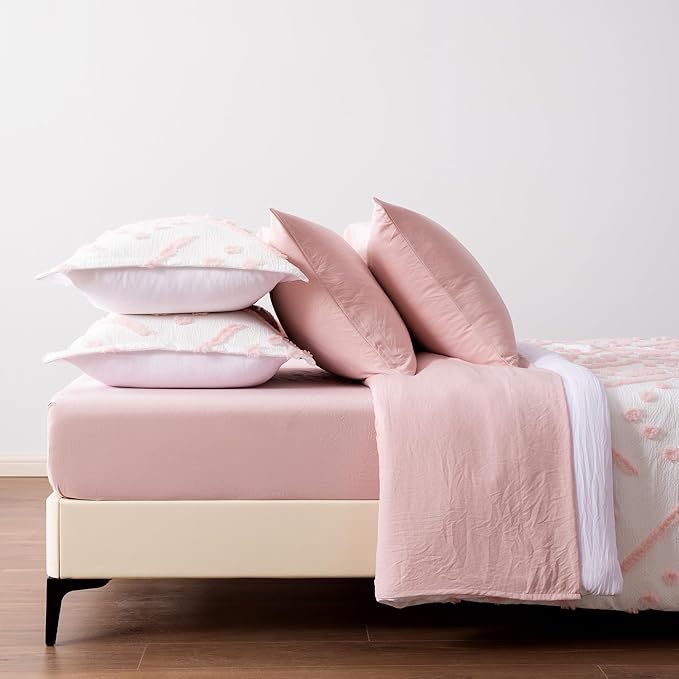 Amazon Basics Kids' Pink Bedding Set, 7-Piece Jacquard Microfiber Bed-in-a-Bag with Comforter, Fitted Sheet, Flat Sheet, Pillowcases, Pillow Shams, Deep Pocket 16", All-Season, Pink Tufted, Full/Queen
