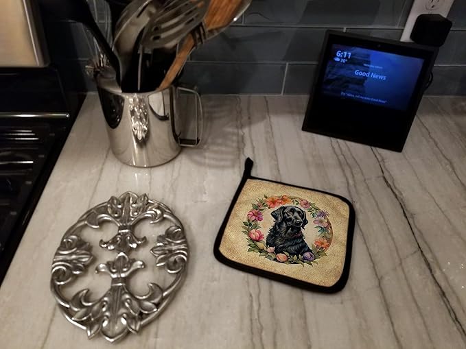 Caroline's Treasures Flat-Coated Retriever and Flowers Pair of Pot Holders Kitchen Heat Resistant Pot Holders Sets Oven Hot Pads for Cooking Baking BBQ, 7 1/2 x 7 1/2