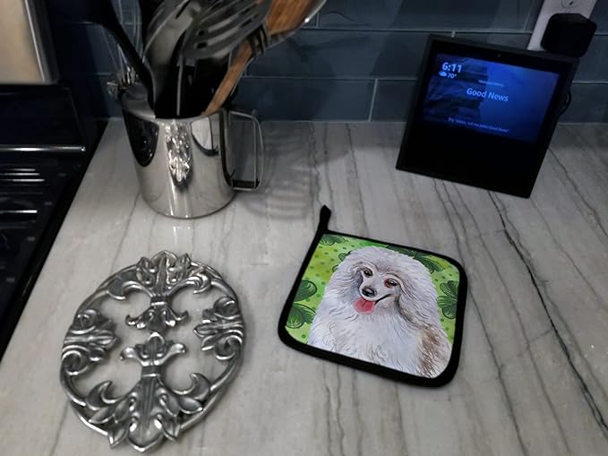 Caroline's Treasures BB9857PTHD Medium White Poodle St Patrick's Pair of Pot Holders, Green Kitchen Heat Resistant Pot Holders Sets Oven Hot Pads for Cooking Baking BBQ, 7 1/2 x 7 1/2