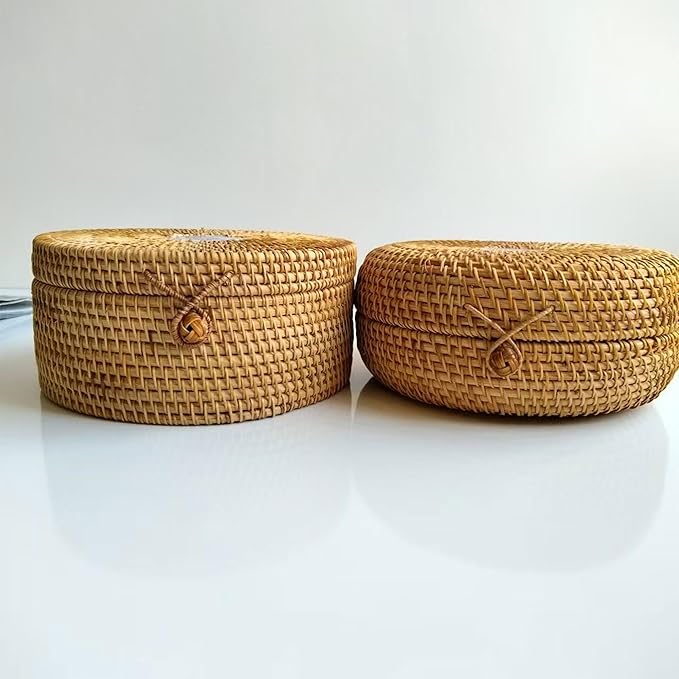 Rattan Box with Lid: Blue-and-White Porcelain Decorative Rattan Storage Box, Hand-Woven Wicker Storage Basket with Lid, for Sundries Tea Case Picnic Food Containers (Round 1, 6.89in*6.89in*2.76in)