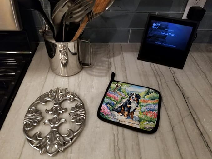 Caroline's Treasures Bernese Mountain Dog Spring Path Pair of Pot Holders Kitchen Heat Resistant Pot Holders Sets Oven Hot Pads for Cooking Baking BBQ, 7 1/2 x 7 1/2