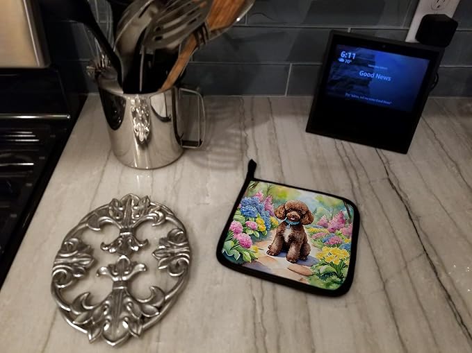 Caroline's Treasures Chocolate Poodle Spring Path Pair of Pot Holders Kitchen Heat Resistant Pot Holders Sets Oven Hot Pads for Cooking Baking BBQ, 7 1/2 x 7 1/2