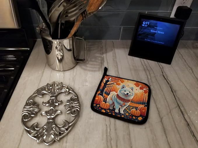 Caroline's Treasures DAC1006PTHD American Eskimo Fall Pair of Pot Holders Kitchen Heat Resistant Pot Holders Sets Oven Hot Pads for Cooking Baking BBQ, 7 1/2 x 7 1/2