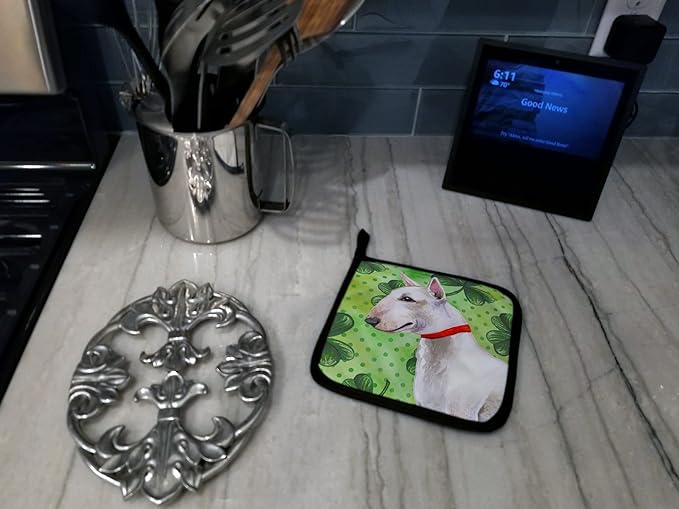 Caroline's Treasures BB9867PTHD Bull Terrier St Patrick's Pair of Pot Holders, Green Kitchen Heat Resistant Pot Holders Sets Oven Hot Pads for Cooking Baking BBQ, 7 1/2 x 7 1/2