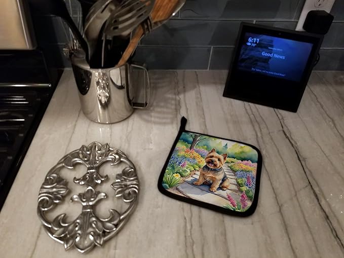 Caroline's Treasures Norwich Terrier Spring Path Pair of Pot Holders Kitchen Heat Resistant Pot Holders Sets Oven Hot Pads for Cooking Baking BBQ, 7 1/2 x 7 1/2