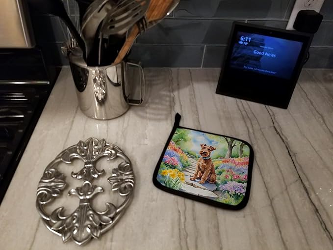 Caroline's Treasures Irish Terrier Spring Path Pair of Pot Holders Kitchen Heat Resistant Pot Holders Sets Oven Hot Pads for Cooking Baking BBQ, 7 1/2 x 7 1/2