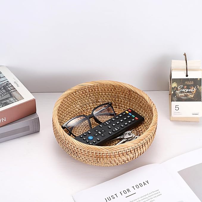Key Basket for Entryway Table 9.3" Round Wicker Basket Tray Rattan Key Holder Handwoven Decorative Serving Tray for Keys Wallet Cell Phone Fruit Candy Cracker