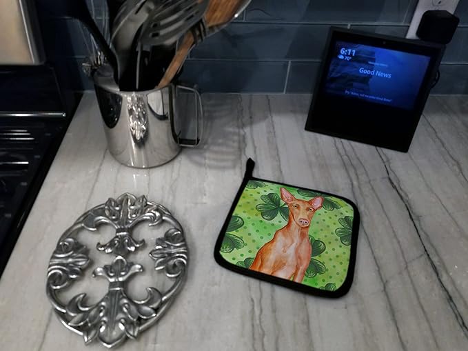 Caroline's Treasures BB9889PTHD Pharaoh Hound St Patrick's Pair of Pot Holders, Green Kitchen Heat Resistant Pot Holders Sets Oven Hot Pads for Cooking Baking BBQ, 7 1/2 x 7 1/2