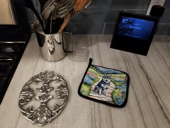 Caroline's Treasures Alaskan Klee Kai Spring Garden Pair of Pot Holders Kitchen Heat Resistant Pot Holders Sets Oven Hot Pads for Cooking Baking BBQ, 7 1/2 x 7 1/2