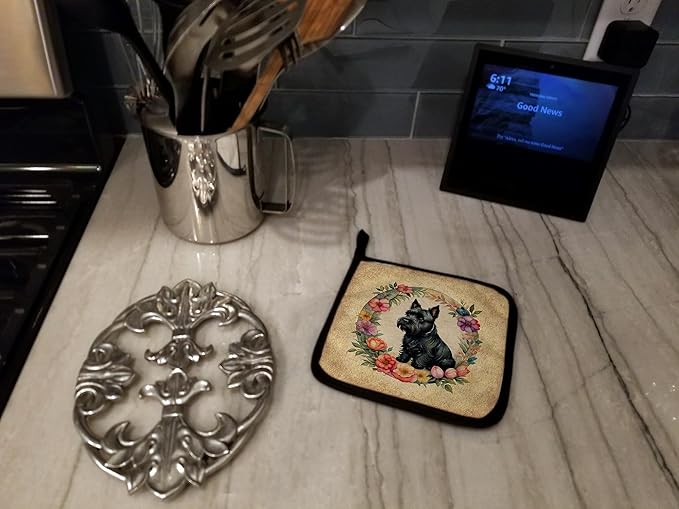 Caroline's Treasures Scottish Terrier and Flowers Pair of Pot Holders Kitchen Heat Resistant Pot Holders Sets Oven Hot Pads for Cooking Baking BBQ, 7 1/2 x 7 1/2