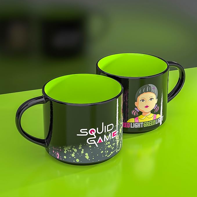 Zak Designs Squid Game Unique Color Change Ceramic Coffee Mug for Hot Drinks, Collectible Keepsake (17 oz, Red Light Green Light)