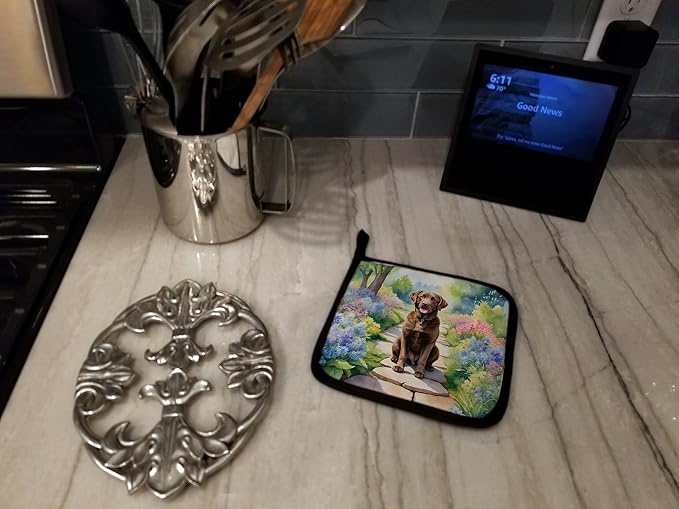 Caroline's Treasures Chesapeake Bay Retriever Spring Path Pair of Pot Holders Kitchen Heat Resistant Pot Holders Sets Oven Hot Pads for Cooking Baking BBQ, 7 1/2 x 7 1/2
