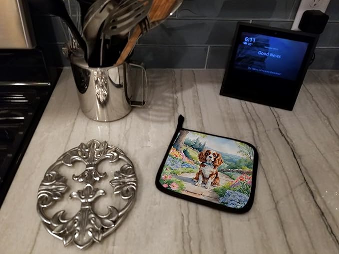Caroline's Treasures Cavalier Spaniel Spring Path Pair of Pot Holders Kitchen Heat Resistant Pot Holders Sets Oven Hot Pads for Cooking Baking BBQ, 7 1/2 x 7 1/2