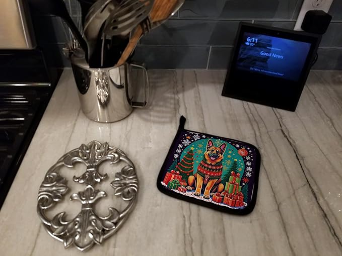 Caroline's Treasures German Shepherd Christmas Pair of Pot Holders Kitchen Heat Resistant Pot Holders Sets Oven Hot Pads for Cooking Baking BBQ, 7 1/2 x 7 1/2