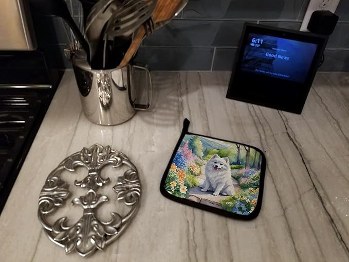 Caroline's Treasures American Eskimo Spring Garden Pair of Pot Holders Kitchen Heat Resistant Pot Holders Sets Oven Hot Pads for Cooking Baking BBQ, 7 1/2 x 7 1/2