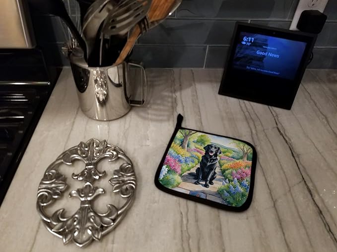 Caroline's Treasures Flat-Coated Retriever Spring Path Pair of Pot Holders Kitchen Heat Resistant Pot Holders Sets Oven Hot Pads for Cooking Baking BBQ, 7 1/2 x 7 1/2